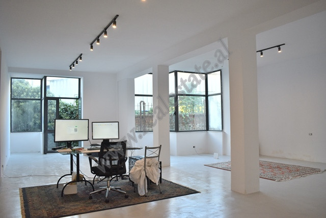 Ambient zyre me qira ne Qender ne Tirane